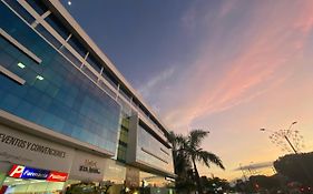 Hotel Sexta Avenida Inn